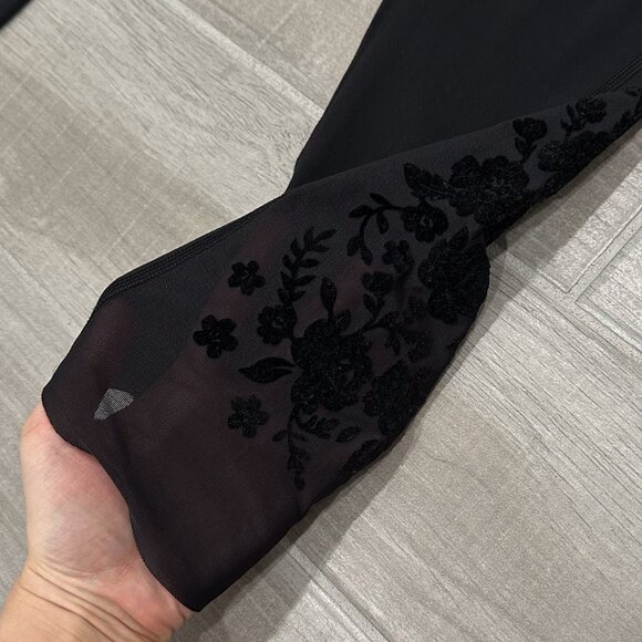Athleta Limited Edition Velvet Rose Powervita 7/8 Tight Leggings in Black Size L - Picture 9 of 16